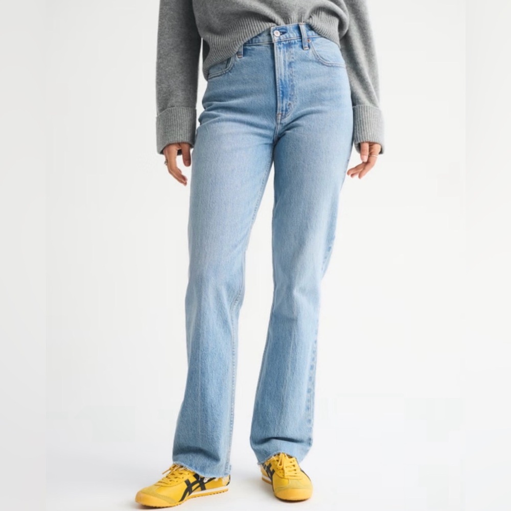Abercrombie Ultra High Rise 90s Straight Jeans 28R NWT Raw Hem - Picture 2 of 10